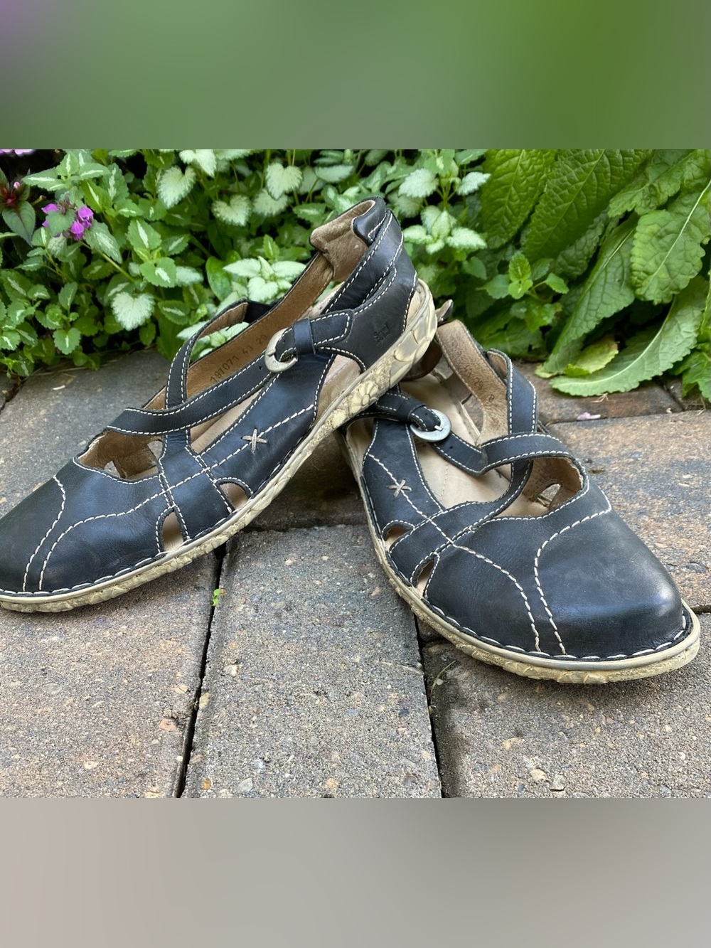 Josef Seibel BLK T-Strap Leather Sandals — Black, EU 43 Summer Sale